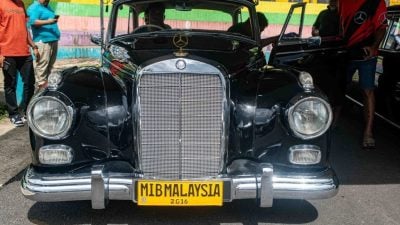 2025年经典奔驰车活动 吸引车迷和民众参观