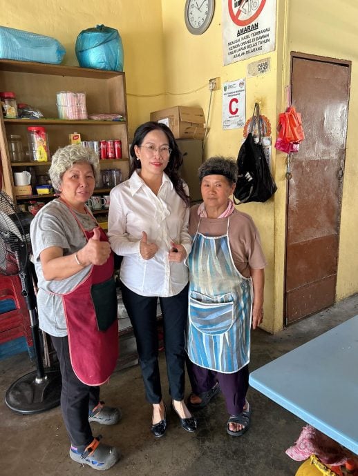 东（已签发）:县议会小食摊位厕所阻塞问题获解决