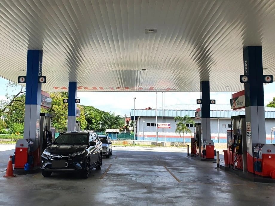 东（已签发）：BUDI95实行超过一个月，多数民众300公升够用。