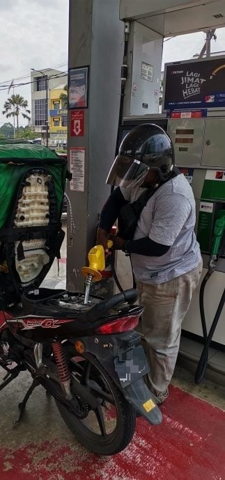 东（已签发）：BUDI95实行超过一个月，多数民众300公升够用。