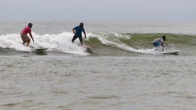 东北季风吹起迎雨季   峇迪产量降 冲浪晋旺季