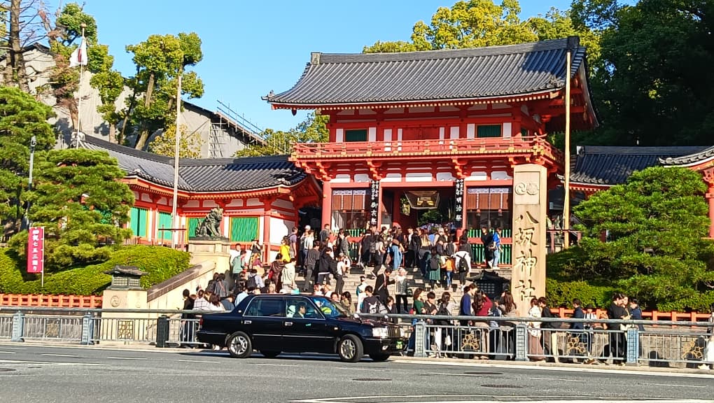 东（已签发）：中日关系现波澜，两国多个直航线取消未影响我国。