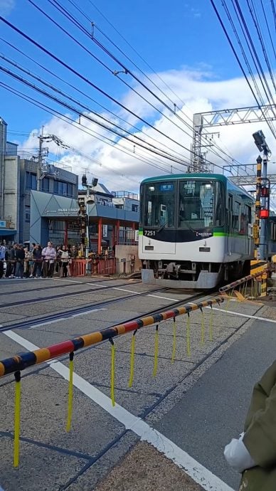 东（已签发）：中日关系现波澜，两国多个直航线取消未影响我国。