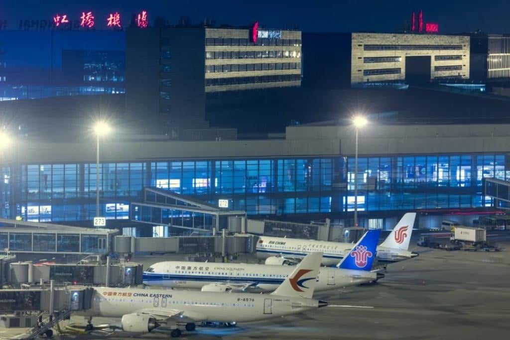 东（已签发）：中日关系现波澜，两国多个直航线取消未影响我国。