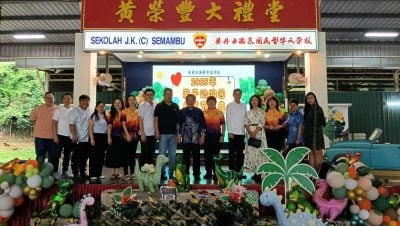 士满慕华小欢庆儿童节   打造“迷你动物园”新奇难忘