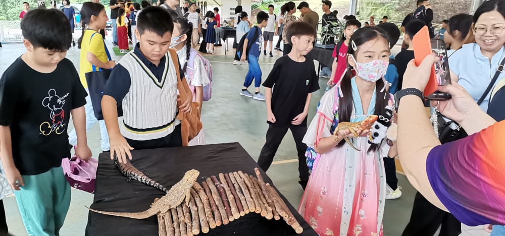 东（已签发）：士满慕华小“迷你动物园”庆儿童节