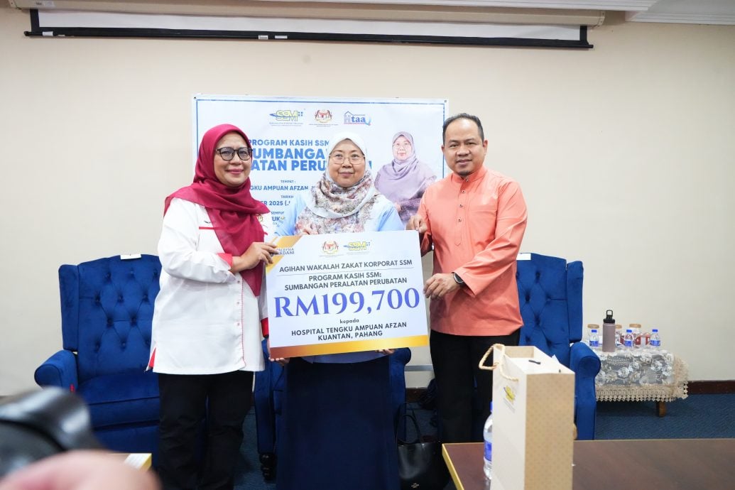 东（已签发）：SSM捐赠22件总值19万9700令吉的医疗设备予关丹中央医院
