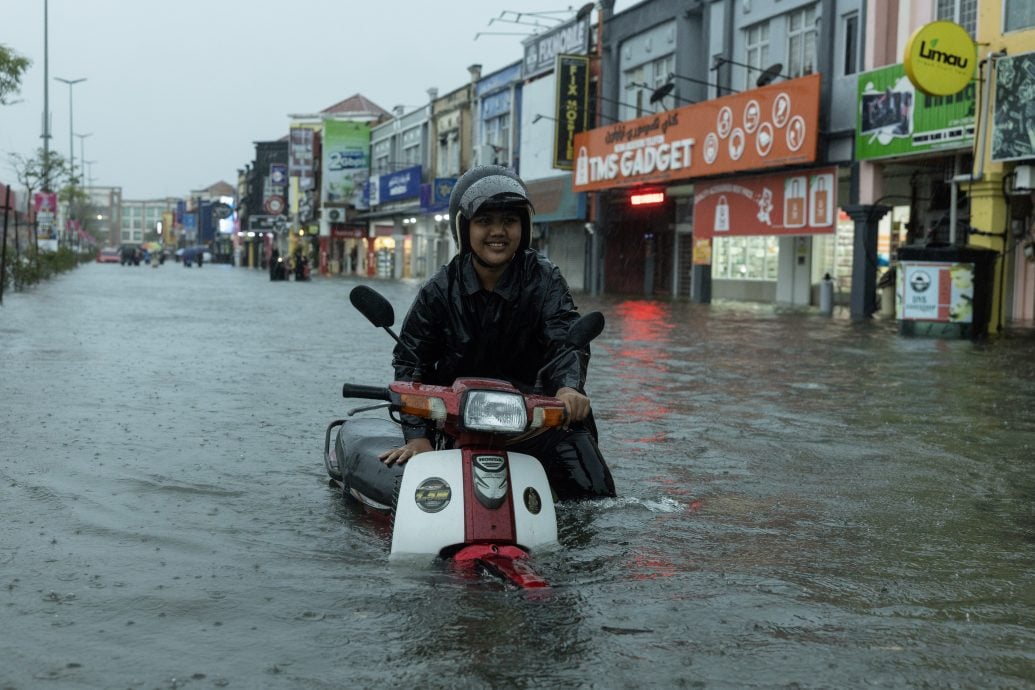 东（已签）哥打峇鲁低洼地区水灾、道路积水