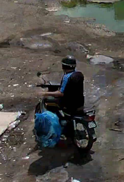 东（已签）:道北县议会追踪乱扔垃圾的居民，上门开罚单！