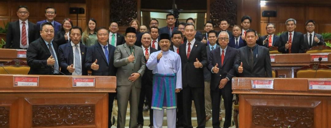 东(已签):吉兰丹中华大会堂今日率30逾人访问团参观吉兰丹州议会