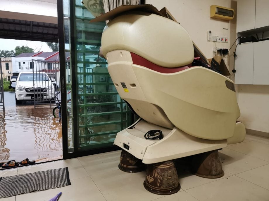 东（已签）：雨势不断，哥打峇鲁部份地区纷纷开始淹水。