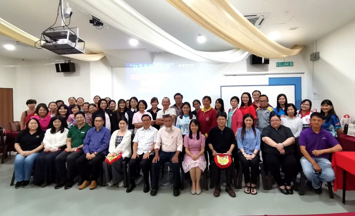 东:“华文教育·江苏省名师巡讲”劳勿站圆满落幕