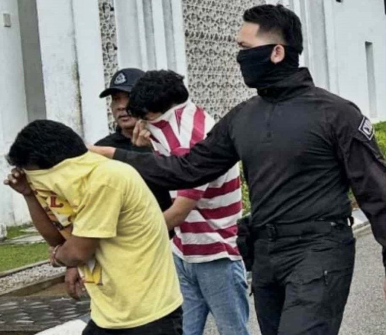 东:一名男子与其继子因涉嫌在本月初在尼南布里抢劫一名刚买了鱼的老妇,并造成对方受伤,而在今天被带上地庭面控。