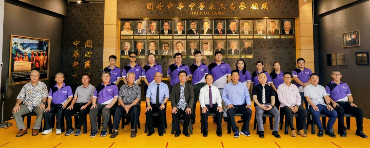 东:上海中医药大学为关中提供每年5份奖学金名额。