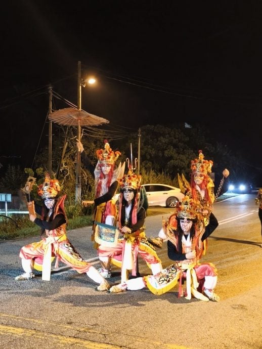 东：华光大帝圣驾游境出巡阵容浩大