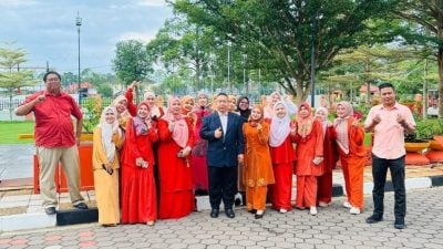 百乐县议会职员  穿橙服挺除妇女暴力