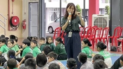 吉拉央华小办口腔讲座  加强学生护牙知识