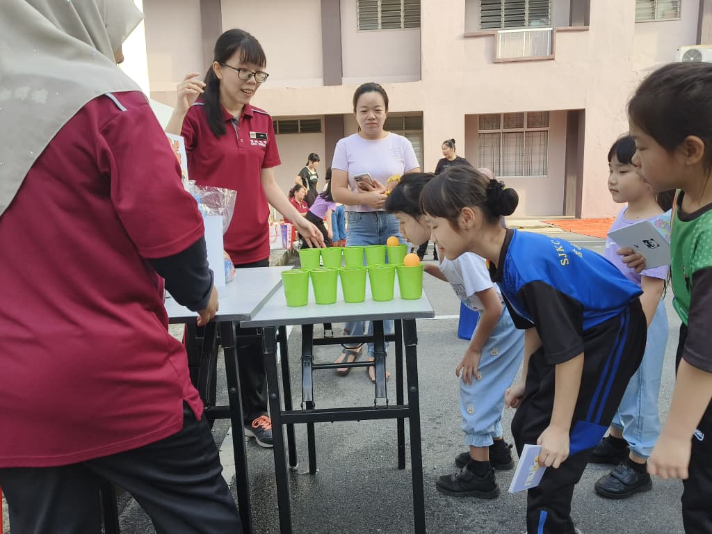 东:吉拉央华小庆儿童节游戏多 学生边玩边吃乐融融