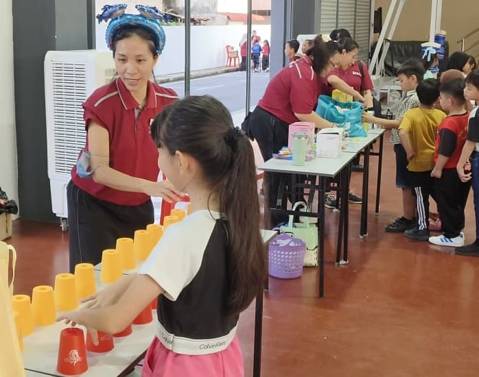 东:吉拉央华小庆儿童节游戏多 学生边玩边吃乐融融