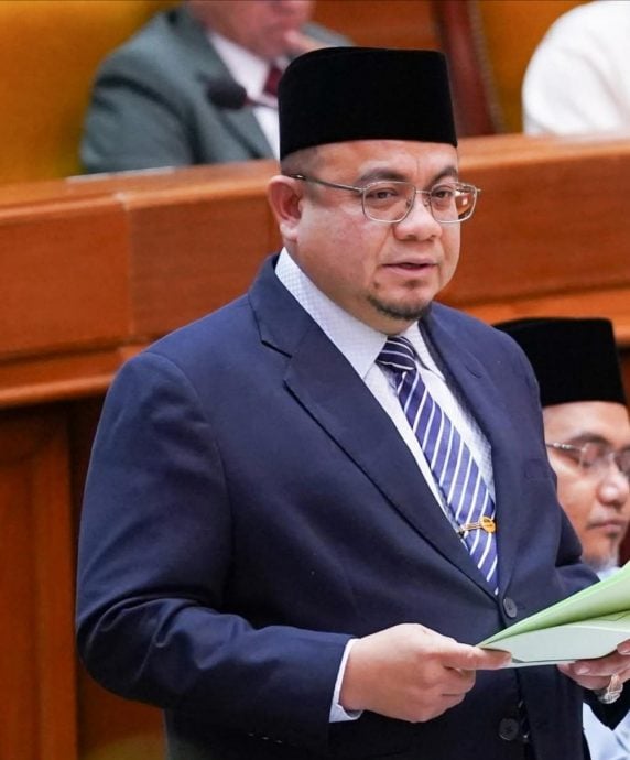 东：地方政府单位在全丹州范围内加强执法行动，以打击流浪动物问题，特别是到处游荡的流浪狗。