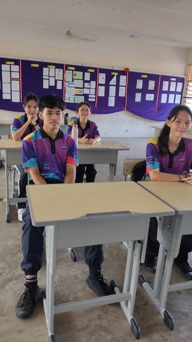 东：已签发：中华维新国民型华文中学自今年6月推行《守护维新·领养维中》学生桌椅认养计划，截至目前已成功筹募逾16万令吉，用于为学生添购全新桌椅。