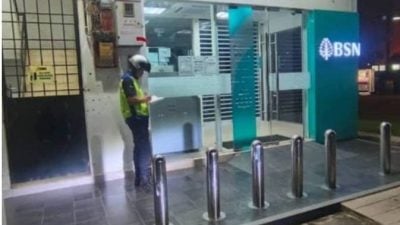 云冰多区警局刑事队  巡逻社区 维护安全