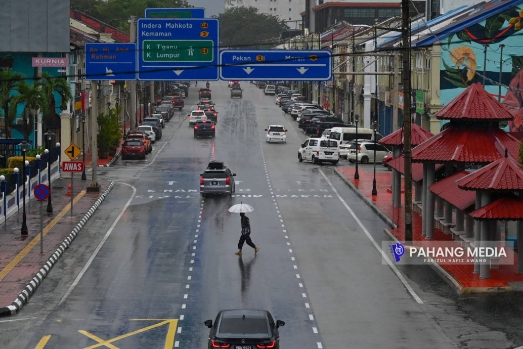 东：已签发：关丹市民注意！海事局潮汐表预测，28日凌晨3时，会有大涨潮，预计浪高达到3.2公尺。