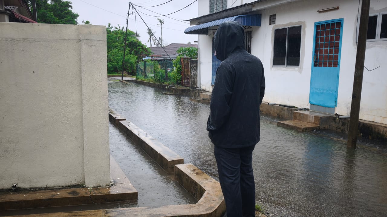 东：已签发：关丹市民注意！海事局潮汐表预测，28日凌晨3时，会有大涨潮，预计浪高达到3.2公尺。