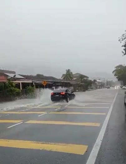 东：已签发：关丹市民注意！海事局潮汐表预测，28日凌晨3时，会有大涨潮，预计浪高达到3.2公尺。