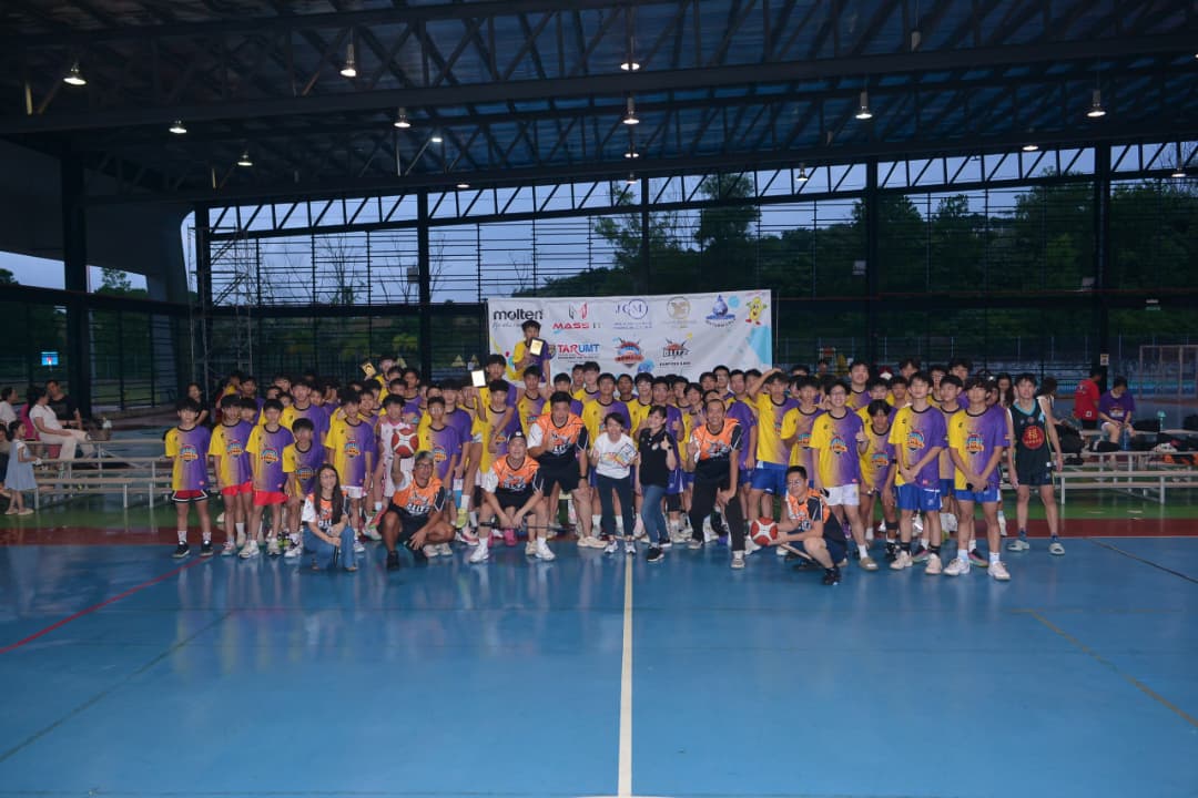 关丹新村篮球俱乐部与关丹拉曼理工大学彭亨分校联合主办2025年第二届14岁及16岁以下男子青少年篮球锦标赛,赛事吸引了来自各地的10支参赛队伍