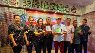 杨宝珍: 气息循环起按摩作用  多唱歌促进健康