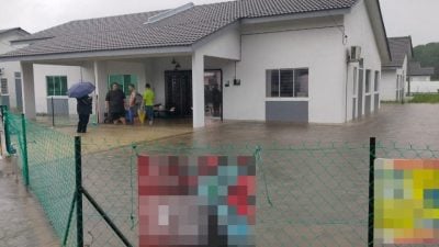 刚迁入几个月  新家淹水居民无奈