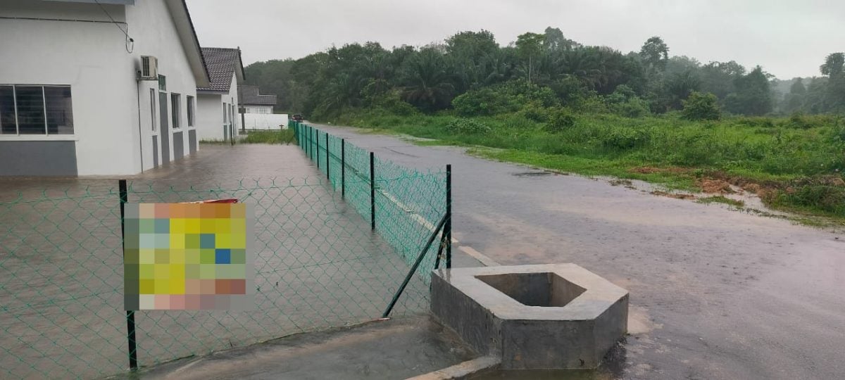 东:已签发:刚搬进新家几个月的关丹双溪卡朗一马房屋居民,原本的迁居喜悦因闪电水灾而转为失望与无奈