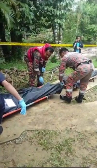 东:已签发:友人跌入水中,欲救人不果,导致双双送命!两名来自峇都拉吉教育部师范学院的19岁学生,证实在双溪杜顺瓦里桑比龙溺水身亡