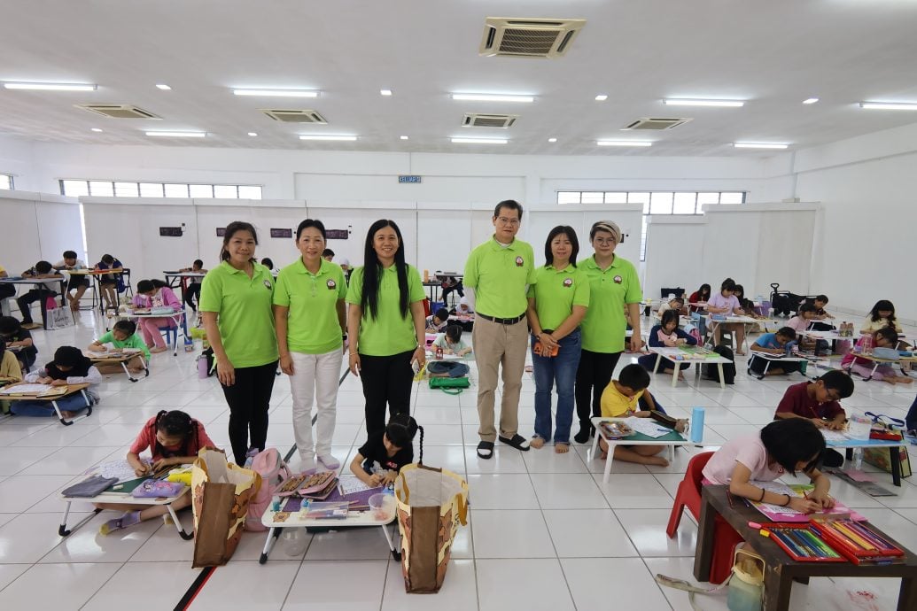 东：已签发：大马华光功德会东海岸分会会长拿督许汉新会指出，该会一直秉持“以慈悲启智、以善行育德”的宗旨，长期关注儿童与社区的教育与慈善工作