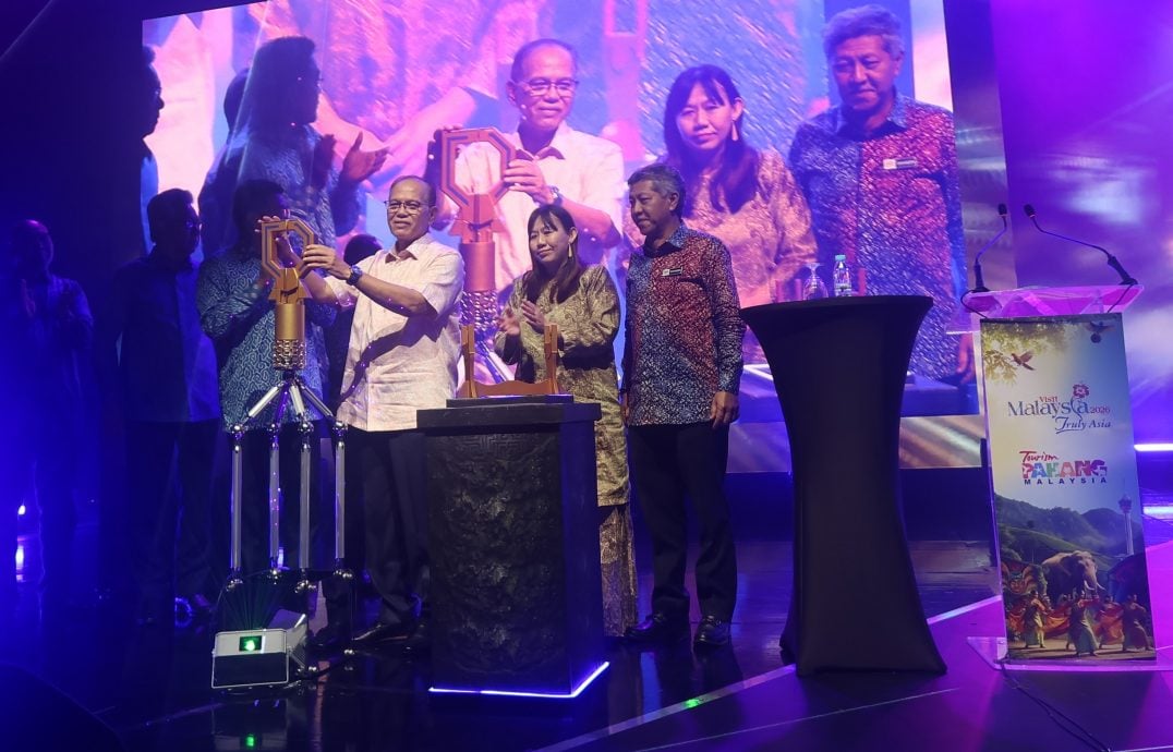 东:已签发:彭亨州务大臣拿督斯里旺罗斯迪披露,配合“2026马来西亚旅游年——彭亨优先”,放眼明年吸引1450万至1500万人次游客到访彭州