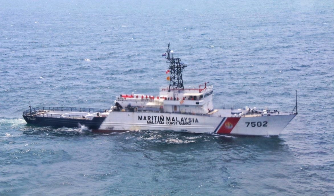 东：已签发：彭海事执法机构局长马兹兰提醒公众，特别是从事海上作业者，在天气转为东北季候风阶段（预计从2025年11月开始至2026年3月），务必保持警惕，并优先考虑自身安全