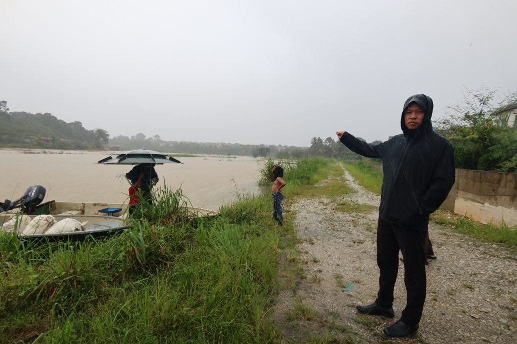 东：已签发：长命雨，导致关丹淹了！