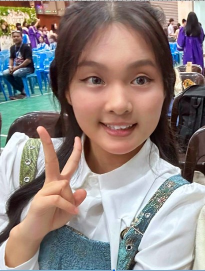 东：年轻人版：华联杯书法比赛得奖学生分享了学习心得与感受。