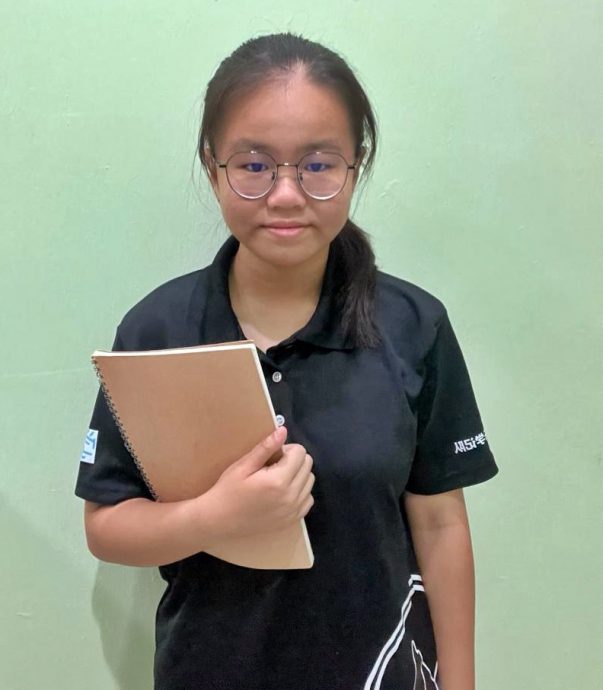 东：年轻人版：华联杯书法比赛得奖学生分享了学习心得与感受。