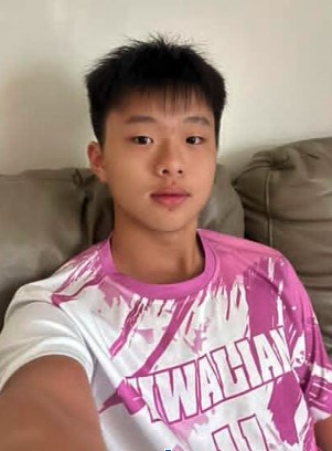 东：年轻人版：华联杯书法比赛得奖学生分享了学习心得与感受。