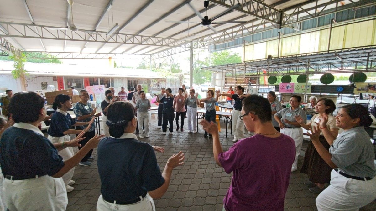 东：慈济吉兰丹支会举办的第9场“长照活动”温馨登场，主题为创造与实现，期望长者们在温馨互动与创意手作中，开启心灵的创造力，体验活动中有乐、乐中有法的喜悦。