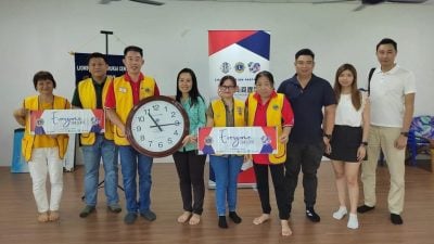 朱盖中区狮子会 挂钟捐挽华小学