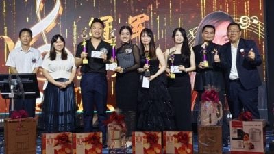 淡属百乐县华校教师公会会庆 | 首办《好声音》争霸赛  17教师展歌艺赢赞