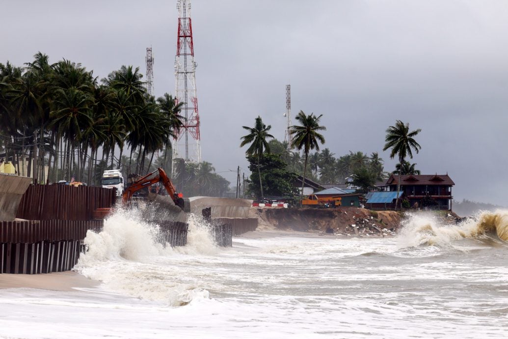 东：甘榜峇都拉吉沿海路段受侵蚀再度受损 