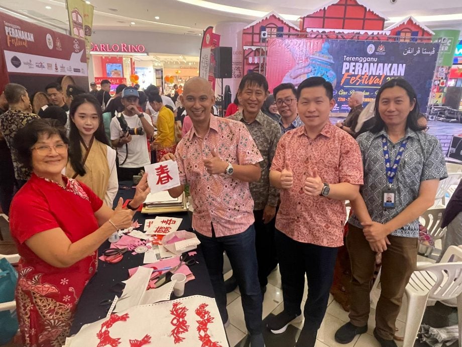 东：登嘉楼旅游局局长希尔曼表示，登嘉楼娘惹华人文化独具特色，蕴含丰富多彩的元素，期望能将其打造成别具魅力的旅游品牌，吸引更多游客前来体验。