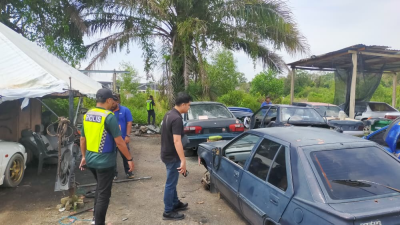 登警废铁大扫荡 捕1男开3传票