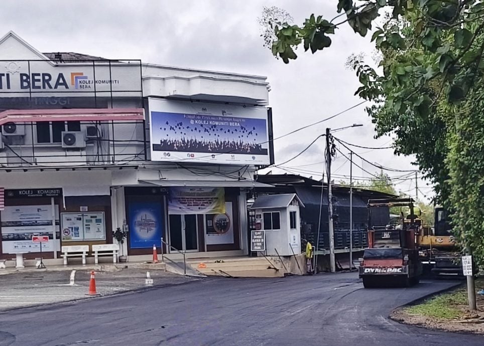 东：百乐多区展开道路维修 居民受促配合确保工程顺利进行