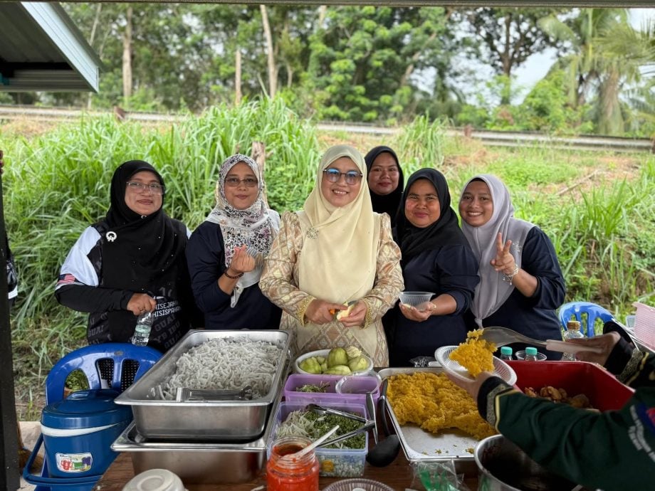 东:百乐稻田脱谷制食文化独特 彭州行政议员欢迎游客来体验