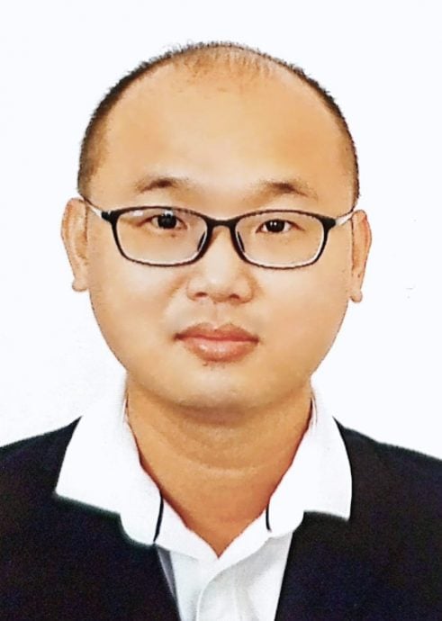 东：直凉福星花园路口交通灯失灵民众受促警惕